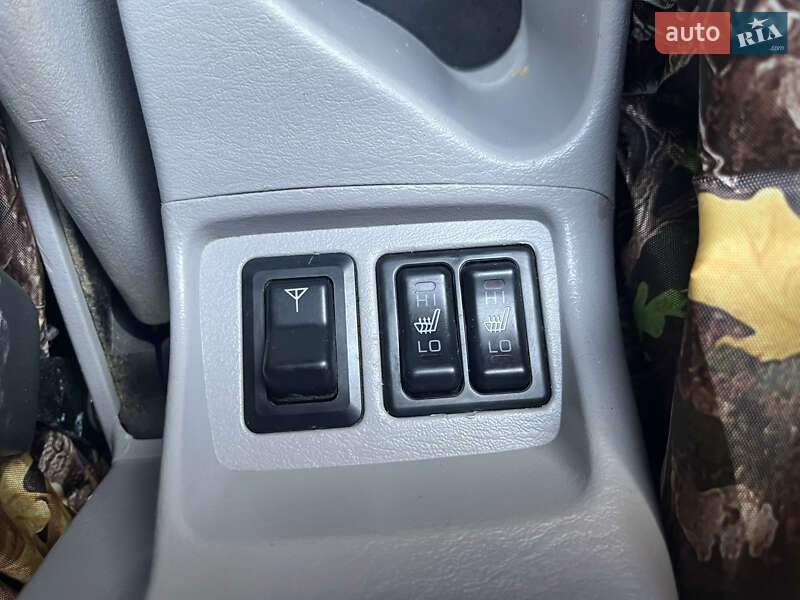 Внедорожник / Кроссовер Mitsubishi Pajero Sport 2002 в Сваляве