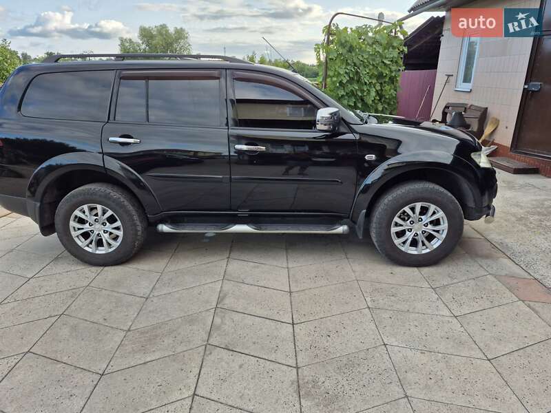 Внедорожник / Кроссовер Mitsubishi Pajero Sport 2014 в Чернобае