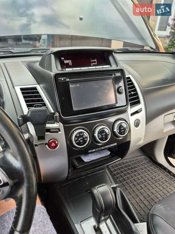 Внедорожник / Кроссовер Mitsubishi Pajero Sport 2014 в Чернобае