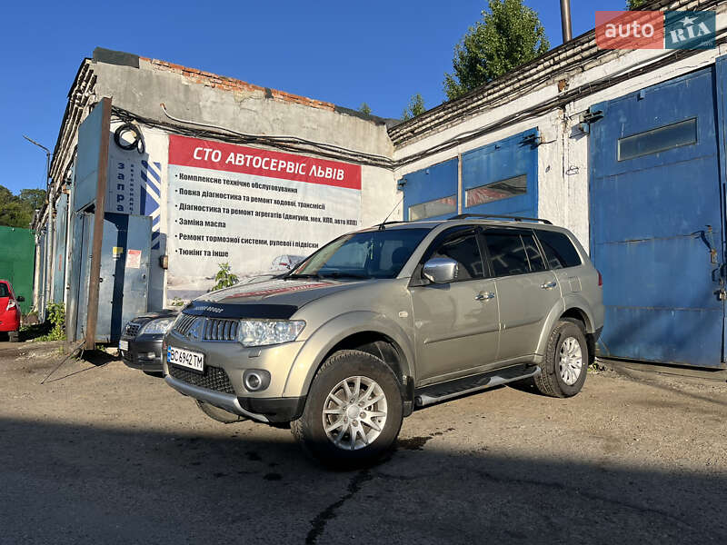 Позашляховик / Кросовер Mitsubishi Pajero Sport 2011 в 