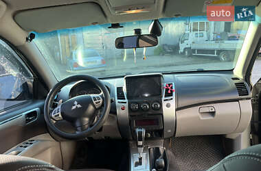 Позашляховик / Кросовер Mitsubishi Pajero Sport 2011 в 
