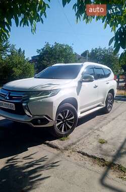Внедорожник / Кроссовер Mitsubishi Pajero Sport 2016 в Первомайске