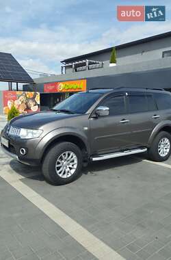 Внедорожник / Кроссовер Mitsubishi Pajero Sport 2011 в Измаиле