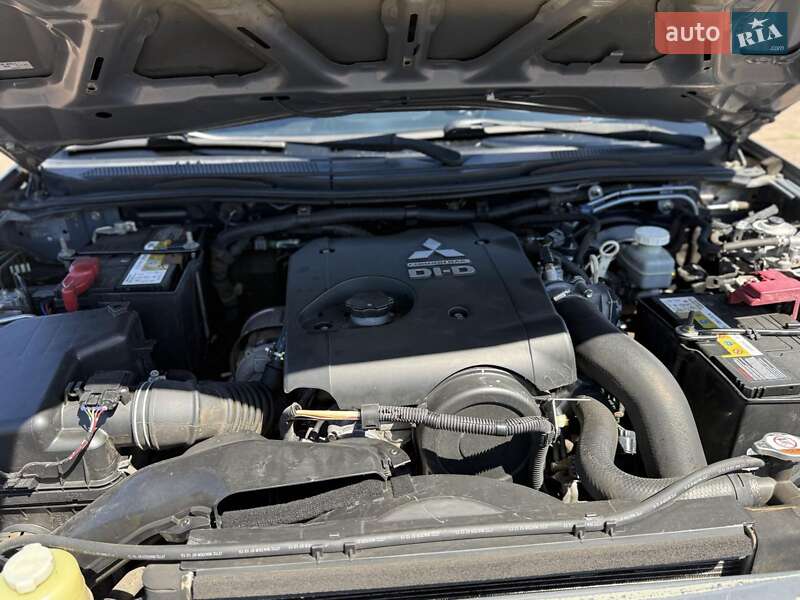 Внедорожник / Кроссовер Mitsubishi Pajero Sport 2013 в Кропивницком