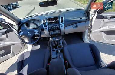 Внедорожник / Кроссовер Mitsubishi Pajero Sport 2012 в 