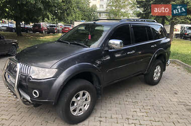 Позашляховик / Кросовер Mitsubishi Pajero Sport 2013 в Чернівцях