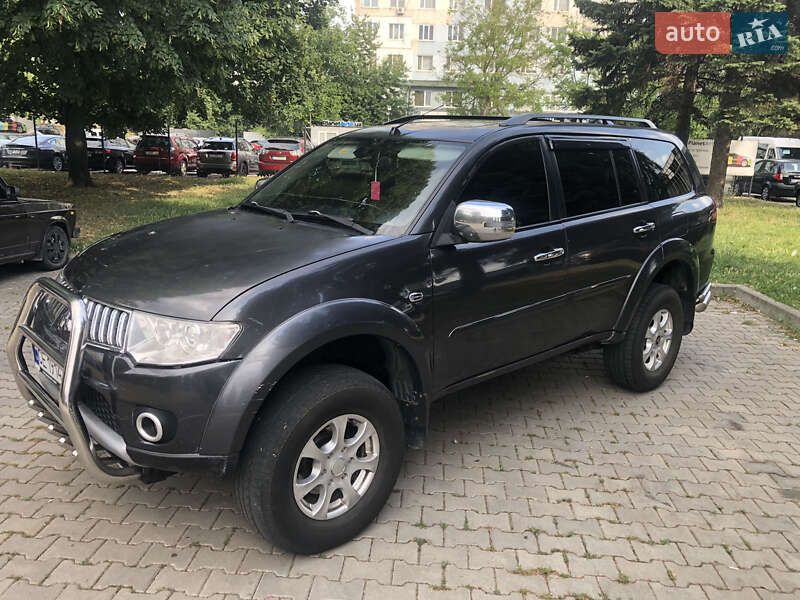 Mitsubishi Pajero Sport 2013