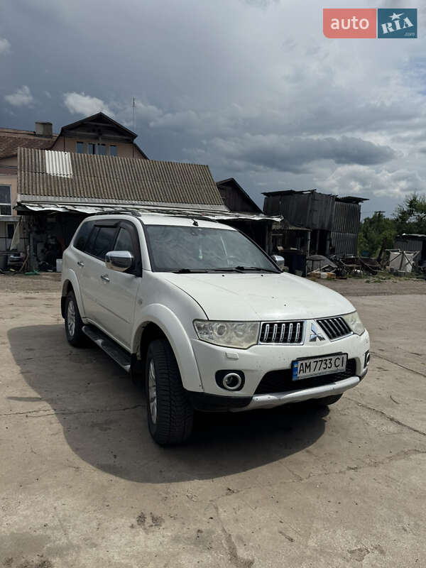 Mitsubishi Pajero Sport 2011