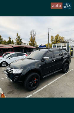 Позашляховик / Кросовер Mitsubishi Pajero Sport 2014 в Києві