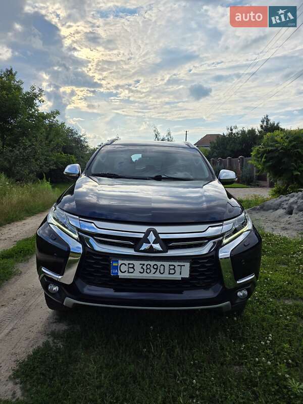 Внедорожник / Кроссовер Mitsubishi Pajero Sport 2017 в 
