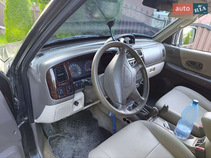 Позашляховик / Кросовер Mitsubishi Pajero Sport 2000 в Сваляві