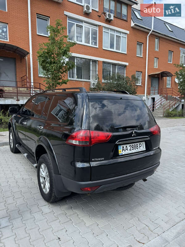 Внедорожник / Кроссовер Mitsubishi Pajero Sport 2013 в Буче