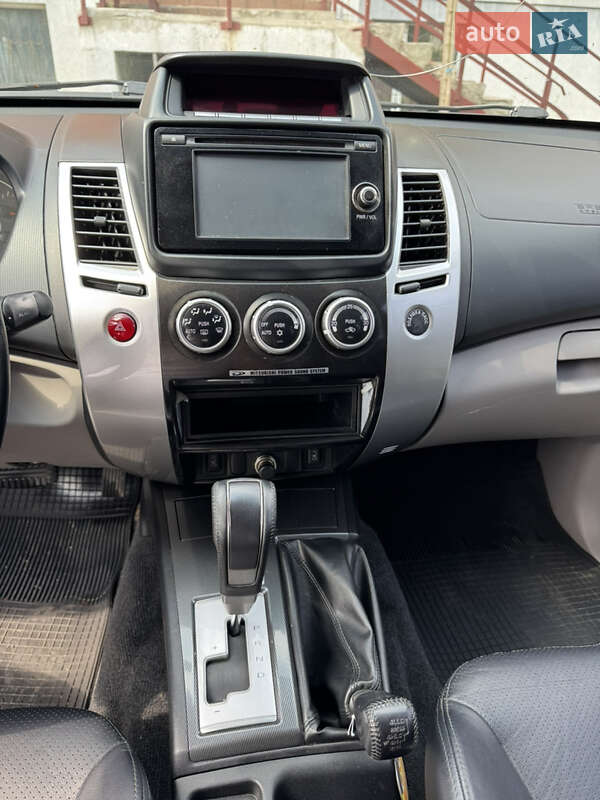 Внедорожник / Кроссовер Mitsubishi Pajero Sport 2013 в Буче