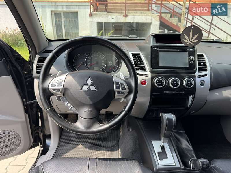 Внедорожник / Кроссовер Mitsubishi Pajero Sport 2013 в Буче