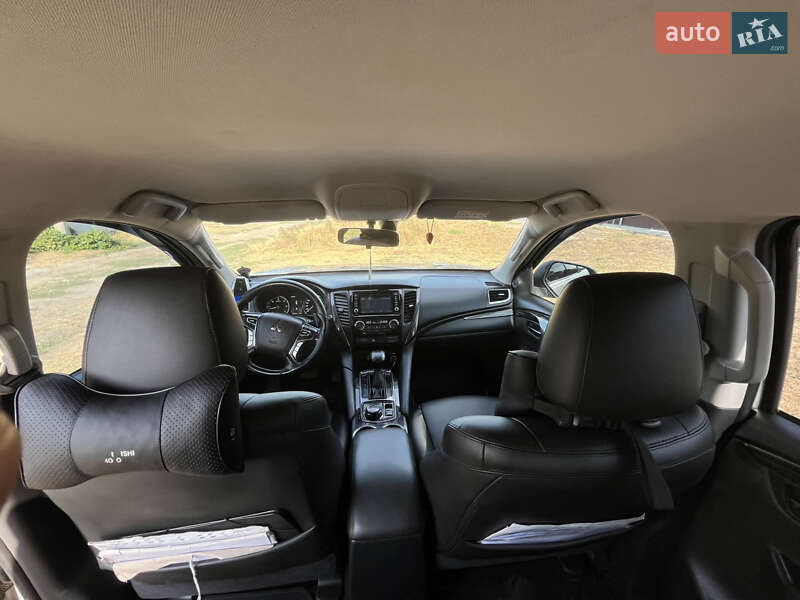 Внедорожник / Кроссовер Mitsubishi Pajero Sport 2017 в Синельниково