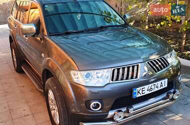 Позашляховик / Кросовер Mitsubishi Pajero Sport 2012 в Першотравенську