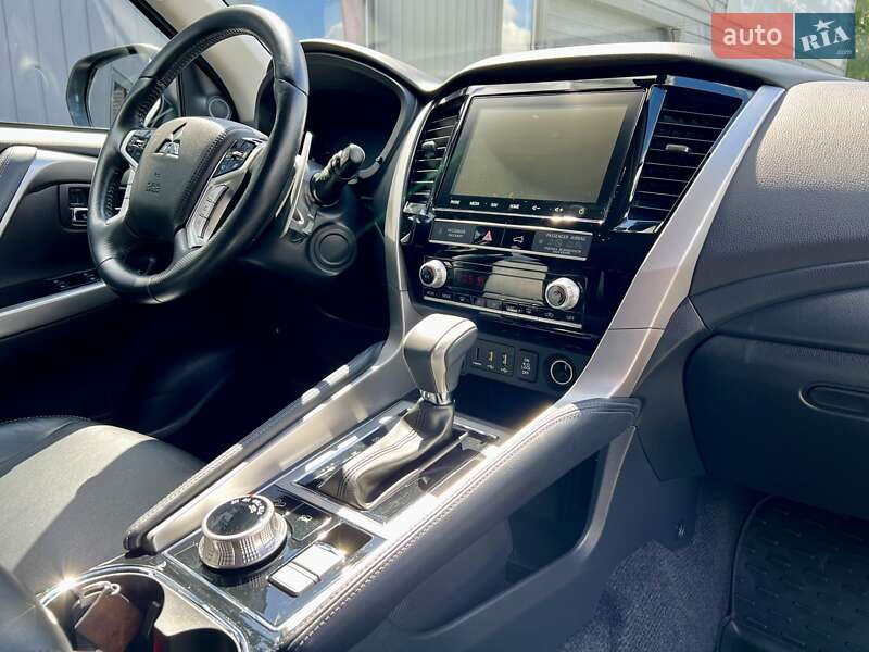 Внедорожник / Кроссовер Mitsubishi Pajero Sport 2019 в Киеве