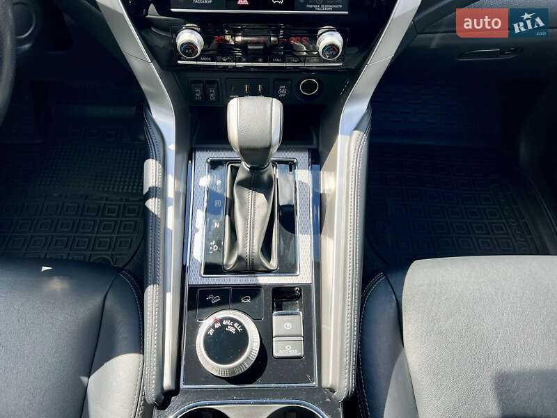 Внедорожник / Кроссовер Mitsubishi Pajero Sport 2019 в Киеве