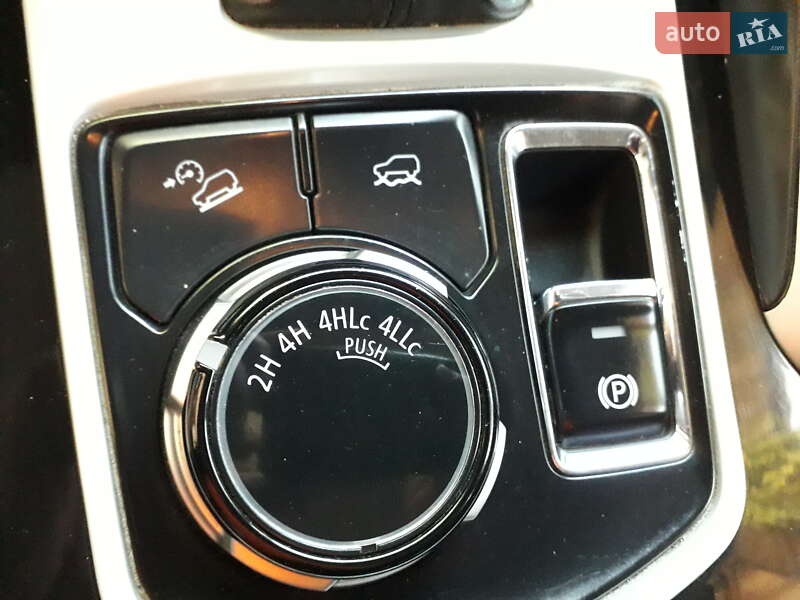 Внедорожник / Кроссовер Mitsubishi Pajero Sport 2016 в Еланце