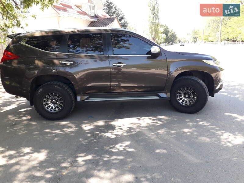 Внедорожник / Кроссовер Mitsubishi Pajero Sport 2016 в Еланце