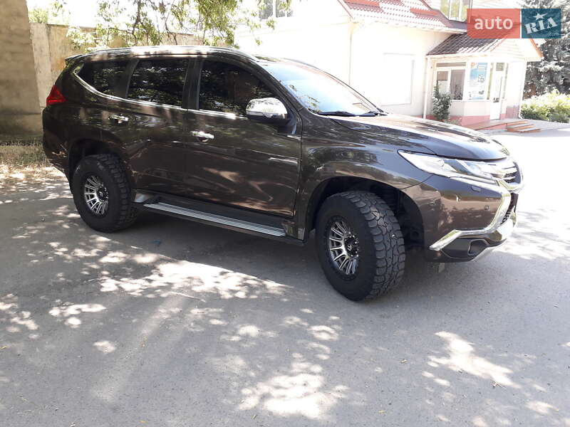 Внедорожник / Кроссовер Mitsubishi Pajero Sport 2016 в Еланце