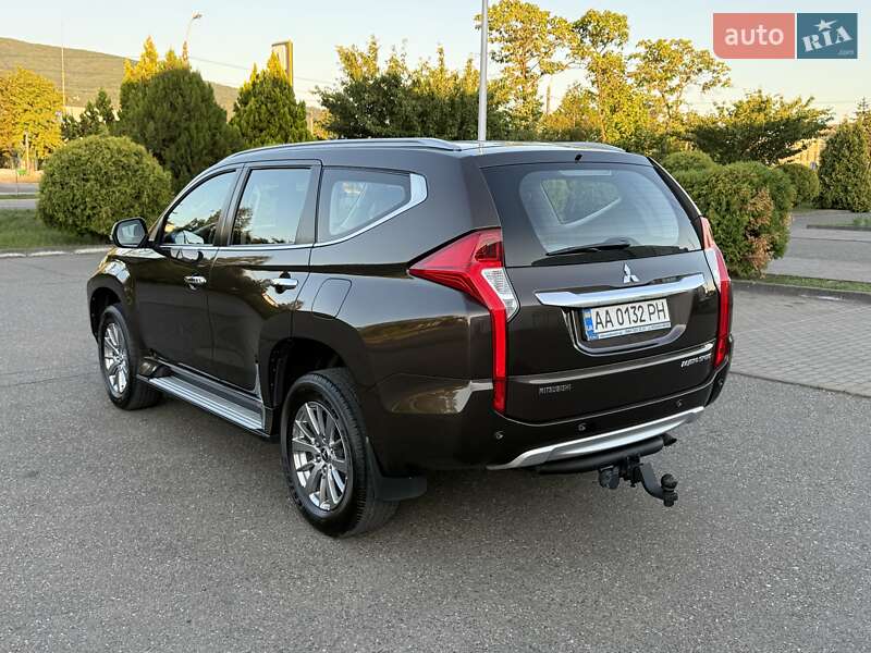 Позашляховик / Кросовер Mitsubishi Pajero Sport 2016 в Виноградові