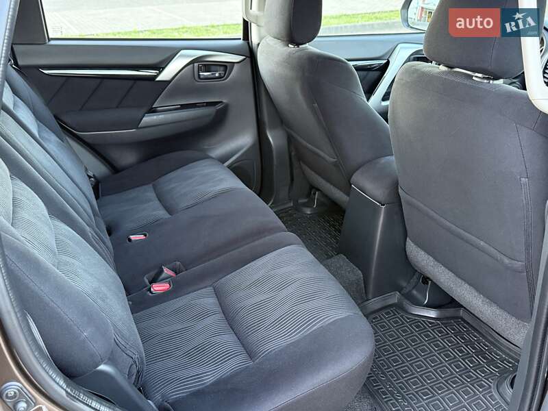 Позашляховик / Кросовер Mitsubishi Pajero Sport 2016 в Виноградові