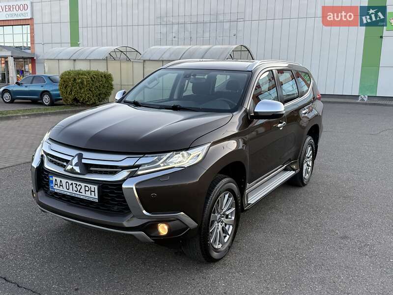 Позашляховик / Кросовер Mitsubishi Pajero Sport 2016 в Виноградові