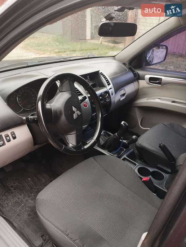 Внедорожник / Кроссовер Mitsubishi Pajero Sport 2011 в Каневе