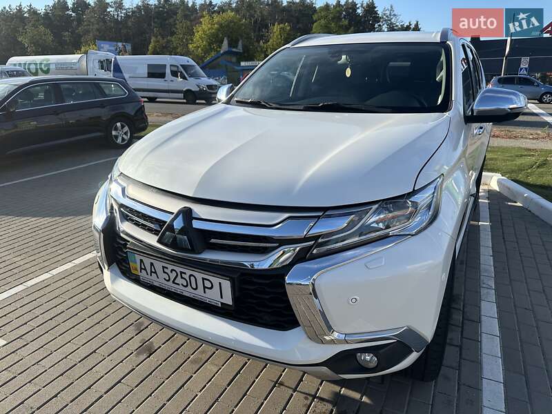 Внедорожник / Кроссовер Mitsubishi Pajero Sport 2018 в Киеве