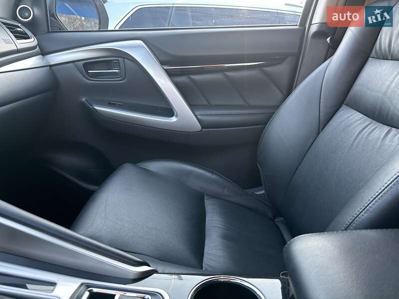 Внедорожник / Кроссовер Mitsubishi Pajero Sport 2018 в Киеве