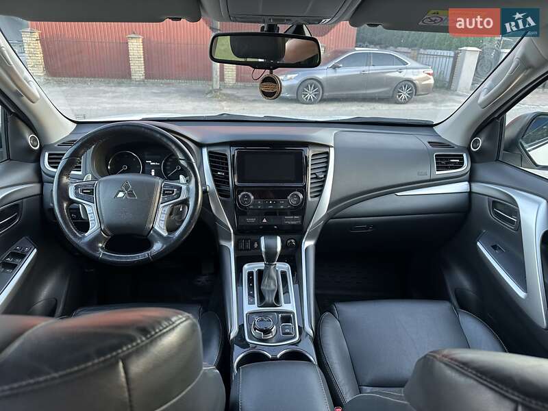 Внедорожник / Кроссовер Mitsubishi Pajero Sport 2018 в Киеве