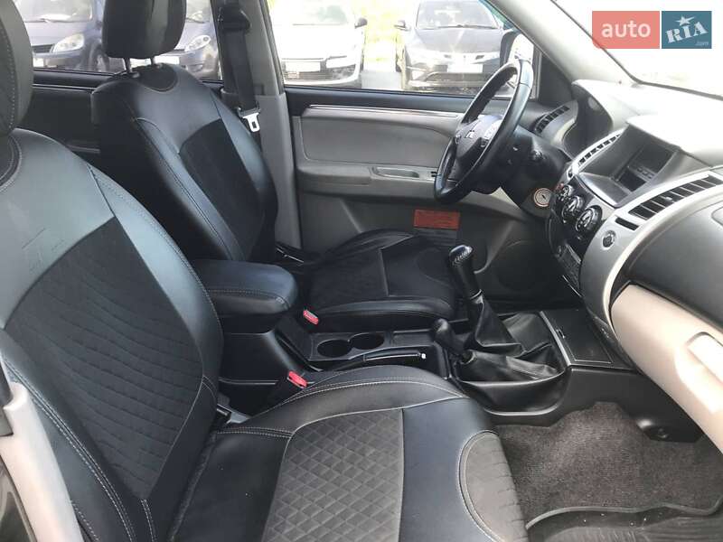 Позашляховик / Кросовер Mitsubishi Pajero Sport 2011 в Львові