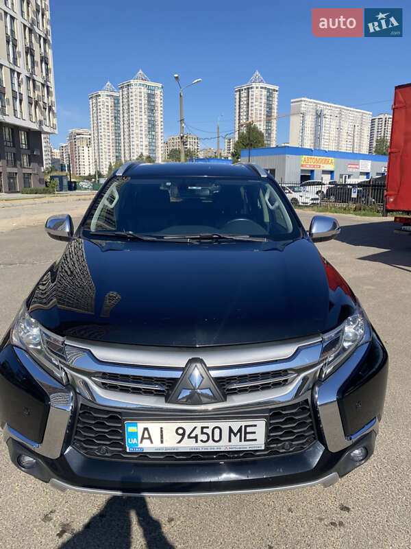 Позашляховик / Кросовер Mitsubishi Pajero Sport 2018 в Броварах