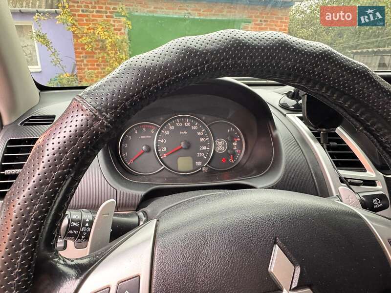 Позашляховик / Кросовер Mitsubishi Pajero Sport 2011 в Києві фото 13 Позашляховик / Кросовер Mitsubishi Pajero Sport 2011 в Києві