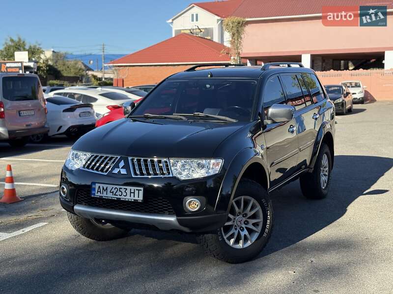 Позашляховик / Кросовер Mitsubishi Pajero Sport 2011 в Києві