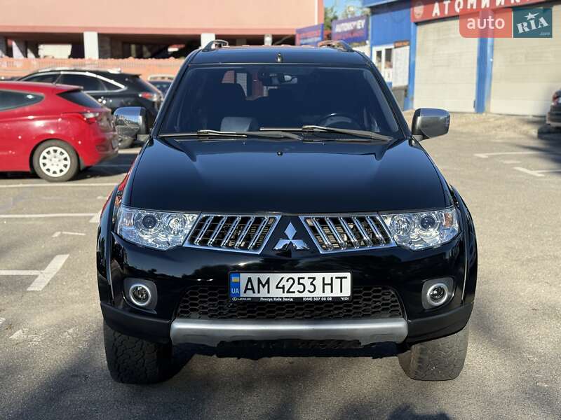 Позашляховик / Кросовер Mitsubishi Pajero Sport 2011 в Києві