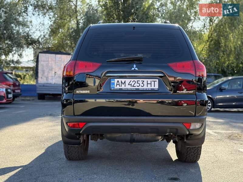 Позашляховик / Кросовер Mitsubishi Pajero Sport 2011 в Києві