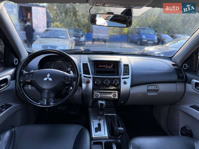 Позашляховик / Кросовер Mitsubishi Pajero Sport 2011 в Києві