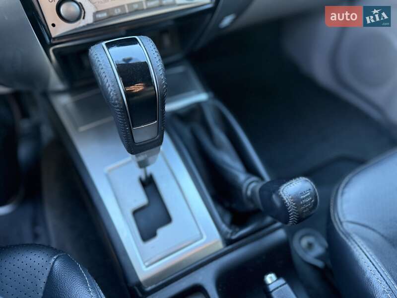 Позашляховик / Кросовер Mitsubishi Pajero Sport 2011 в Києві