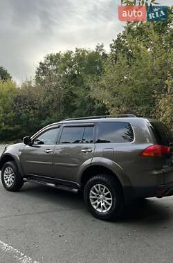 Внедорожник / Кроссовер Mitsubishi Pajero Sport 2011 в 