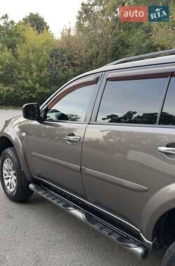 Внедорожник / Кроссовер Mitsubishi Pajero Sport 2011 в 