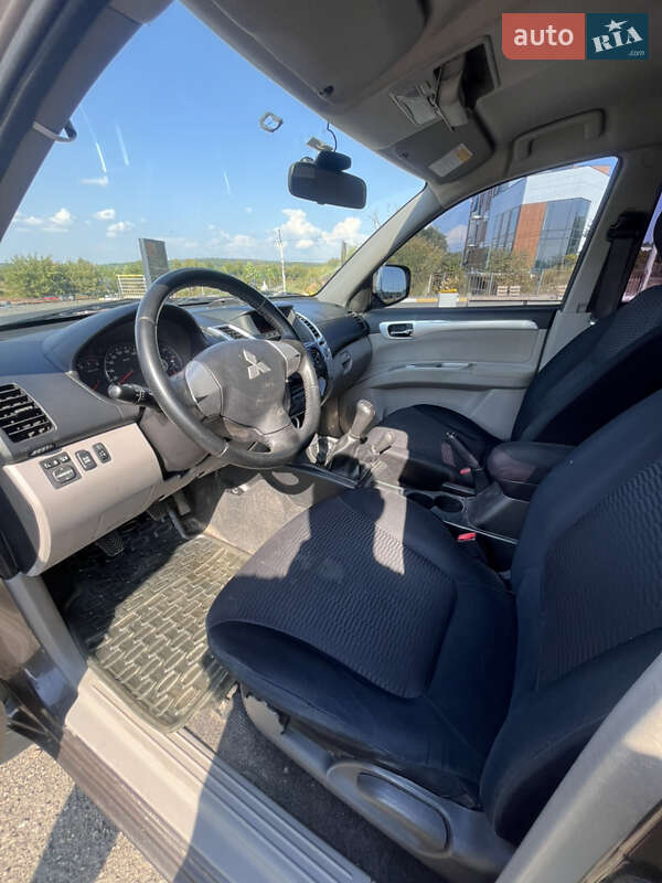 Позашляховик / Кросовер Mitsubishi Pajero Sport 2013 в Ірпені