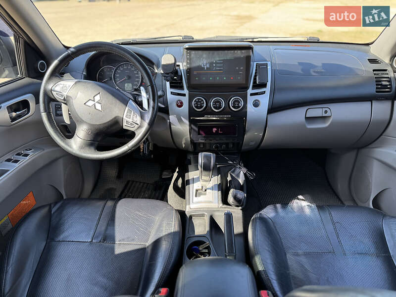 Внедорожник / Кроссовер Mitsubishi Pajero Sport 2012 в Одессе