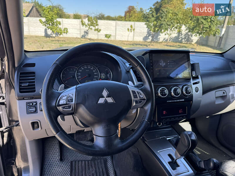 Внедорожник / Кроссовер Mitsubishi Pajero Sport 2012 в Одессе