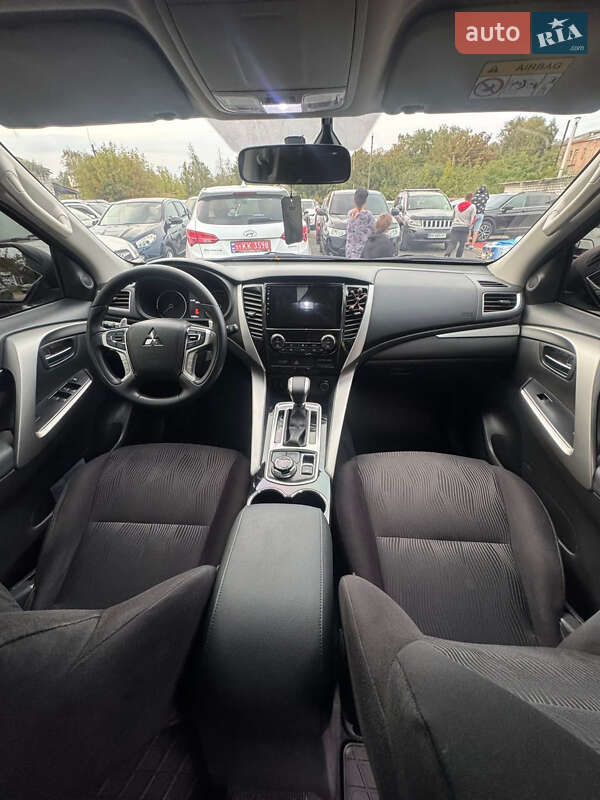 Позашляховик / Кросовер Mitsubishi Pajero Sport 2016 в Малій Висці