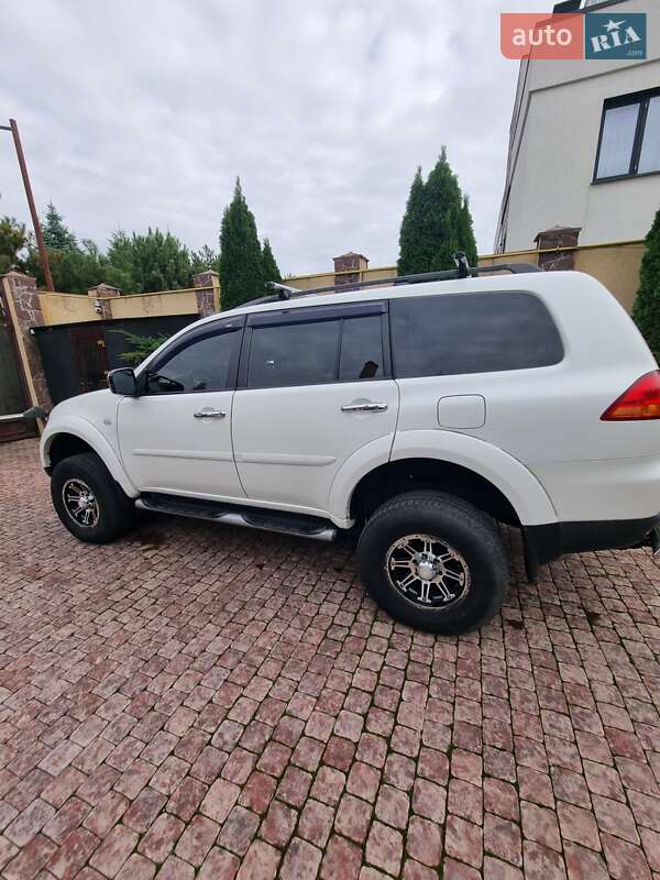 Внедорожник / Кроссовер Mitsubishi Pajero Sport 2011 в Одессе