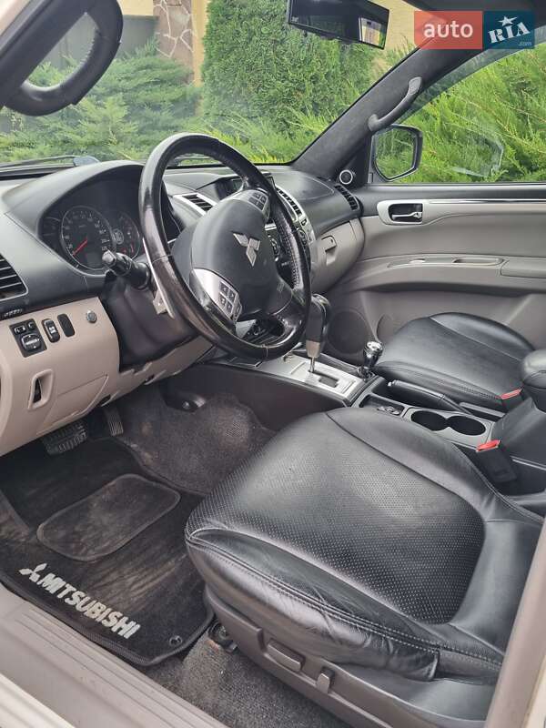 Внедорожник / Кроссовер Mitsubishi Pajero Sport 2011 в Одессе