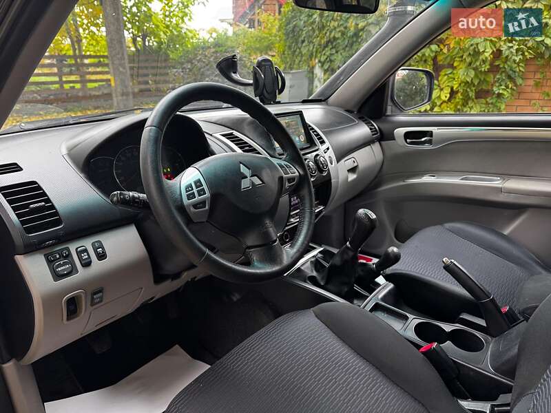 Внедорожник / Кроссовер Mitsubishi Pajero Sport 2010 в Киеве фото 13 Внедорожник / Кроссовер Mitsubishi Pajero Sport 2010 в Киеве