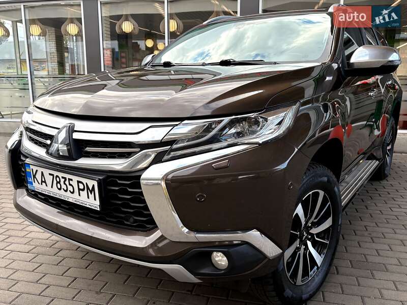 Позашляховик / Кросовер Mitsubishi Pajero Sport 2017 в Житомирі